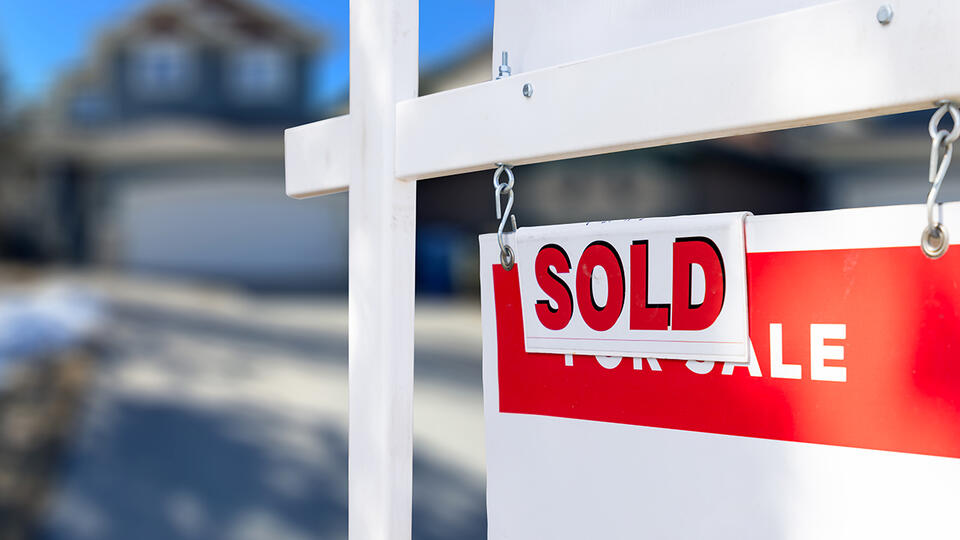 Why Rich Folks Are Buying Homes With Cash