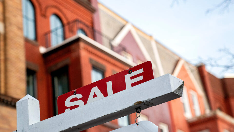 Why Rich Folks Are Buying Homes With Cash