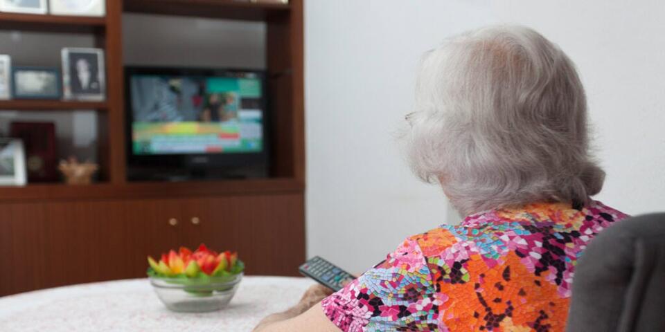 TV as BFF? Loneliness Hits Women Differently 📺