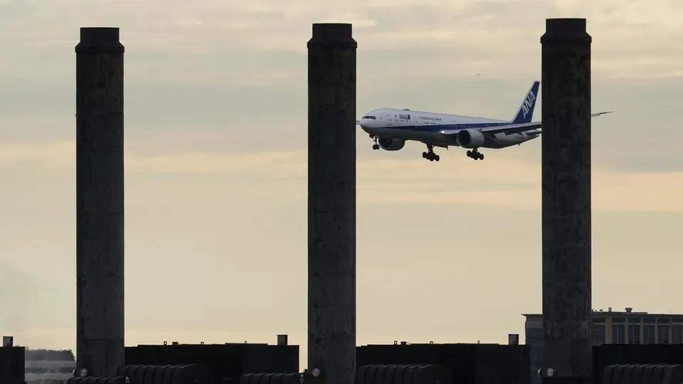 Holiday Travel Chaos: 5,000+ Flights Delayed!