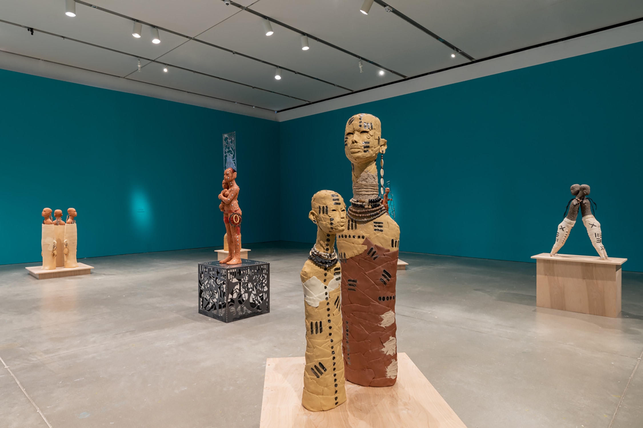 Clay’s Comeback: How Ceramics Shatter Old Boundaries in the Art World