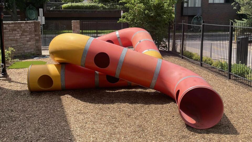 Lozziwurm Drama: Art or Playground? 🎨