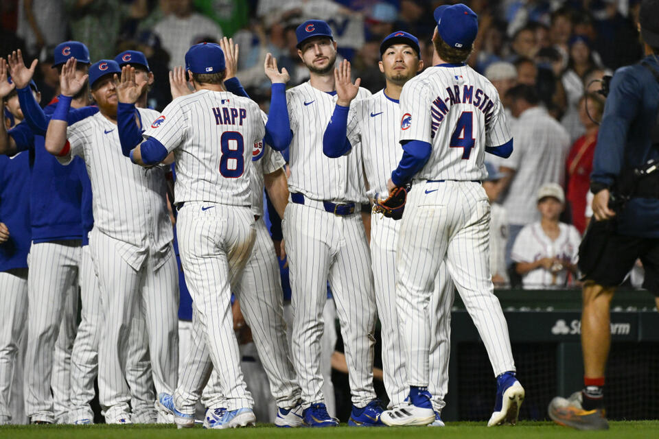 Alex Cooper Booed at Wrigley?! 😳