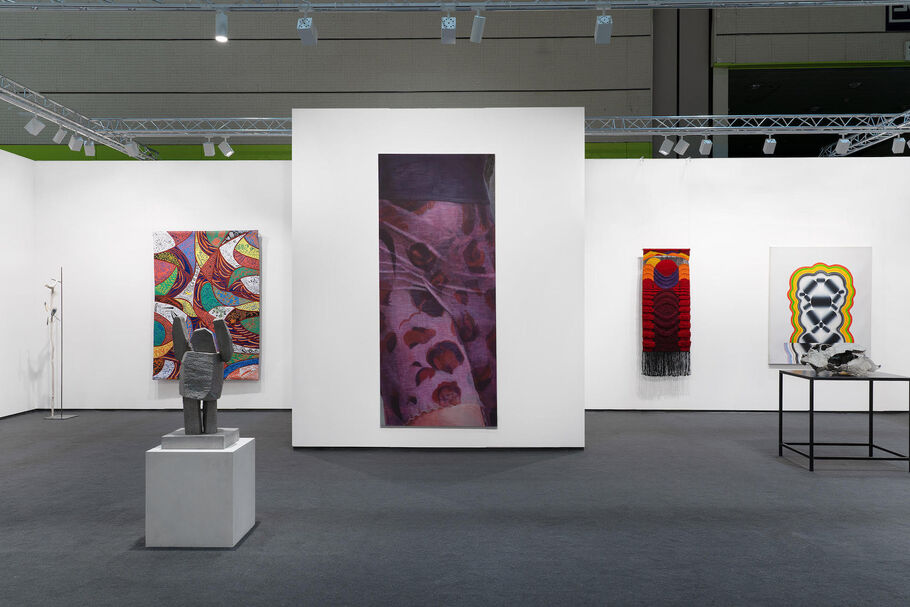 Seoul’s Art Scene Swaps Figurative Frenzy for Abstract Allure and Unexpected Encounters