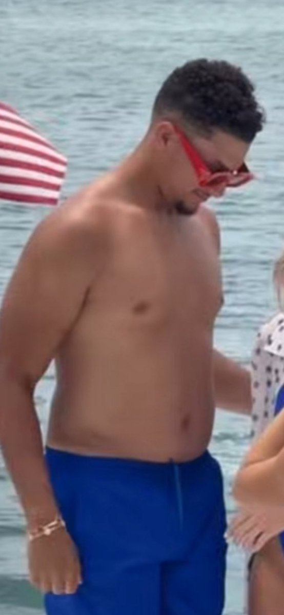 Mahomes’ ‘Dad Bod’ Sparks Offseason Debate