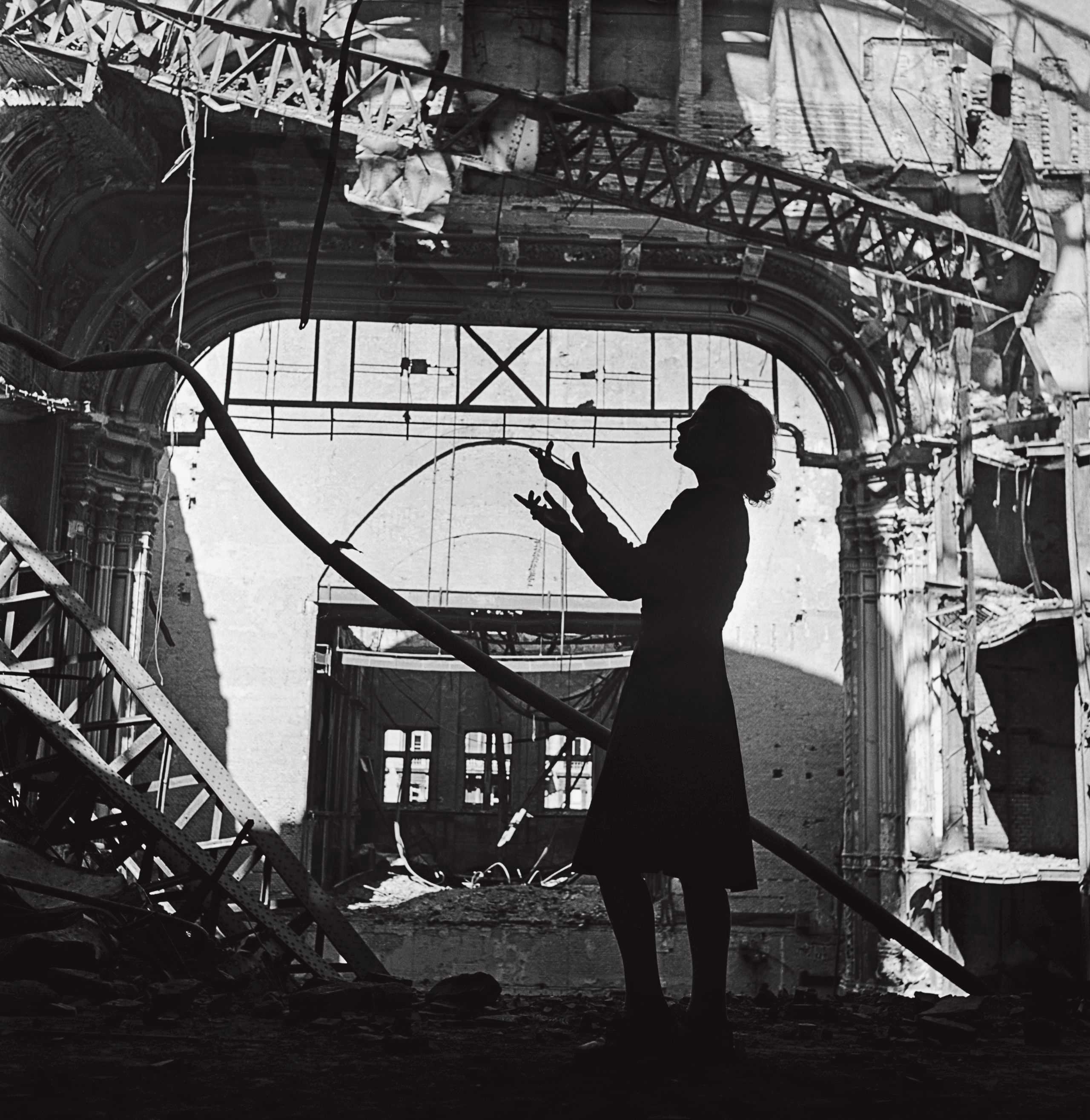 Lee Miller Steps Out of the Frame and Into the Spotlight