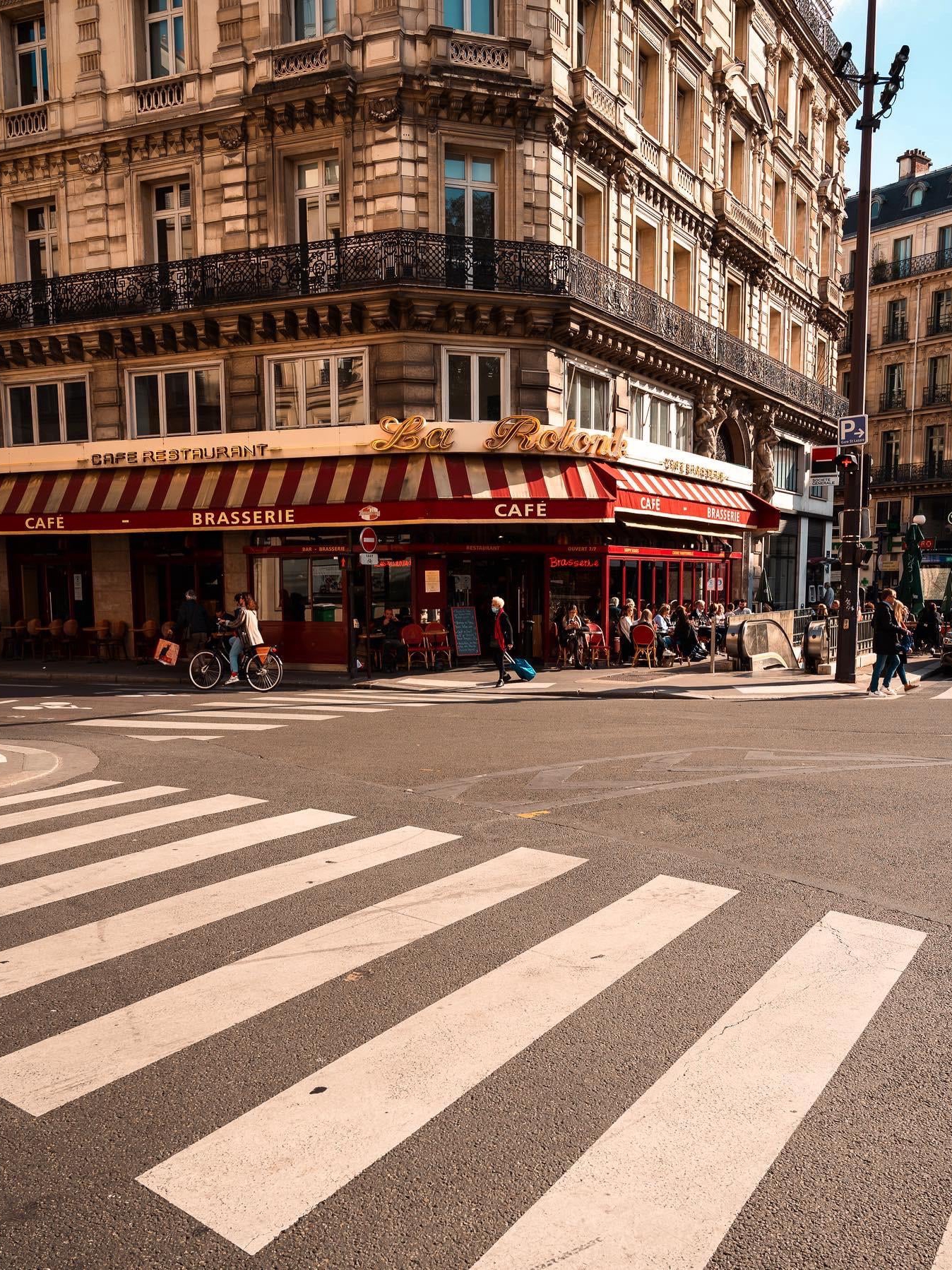Paris Cafés Taught Me How to Be Alone
