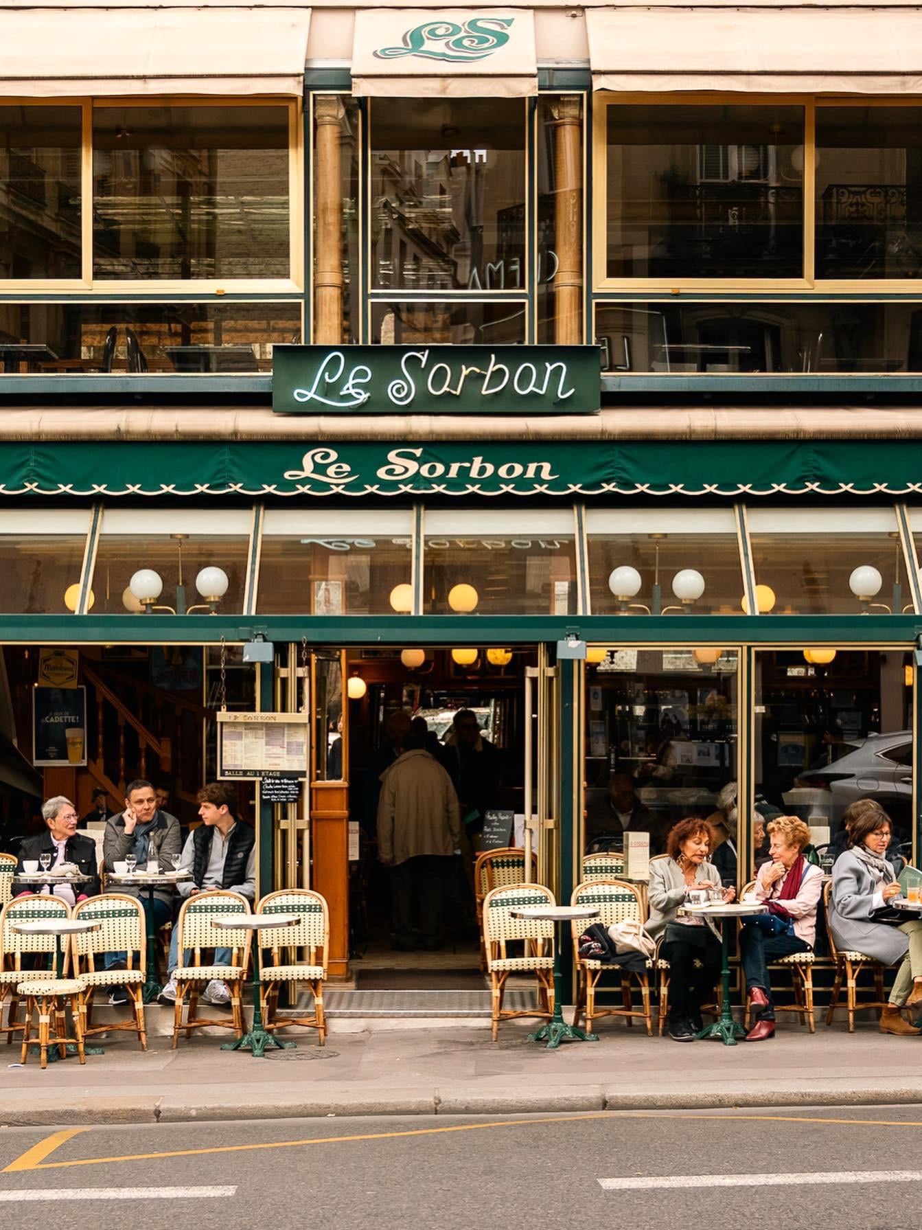 Paris Cafés Taught Me How to Be Alone