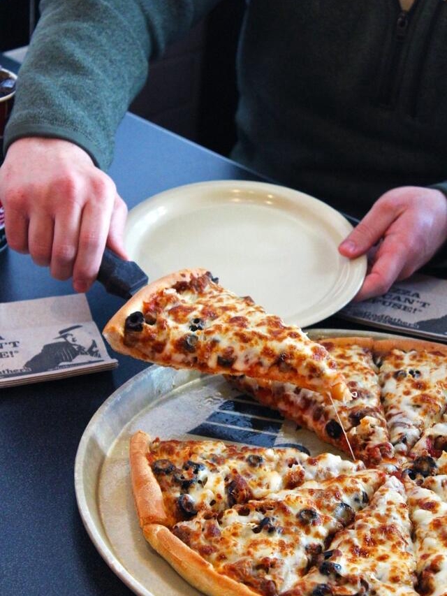 Godfather’s Pizza Is Back in SA!