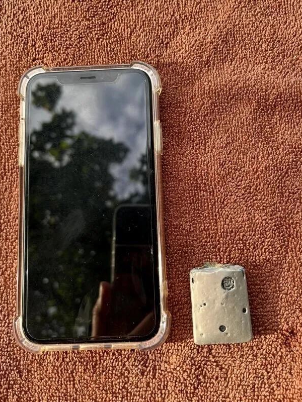 Weird Beach Find Turns Out to Be Vape Trash