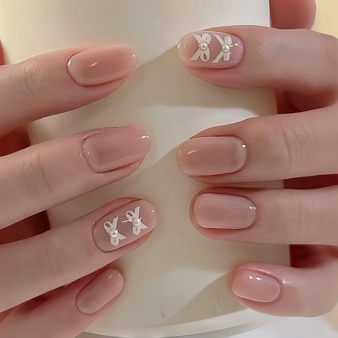 Cute Bow Minimalist Manicure for adorable girls