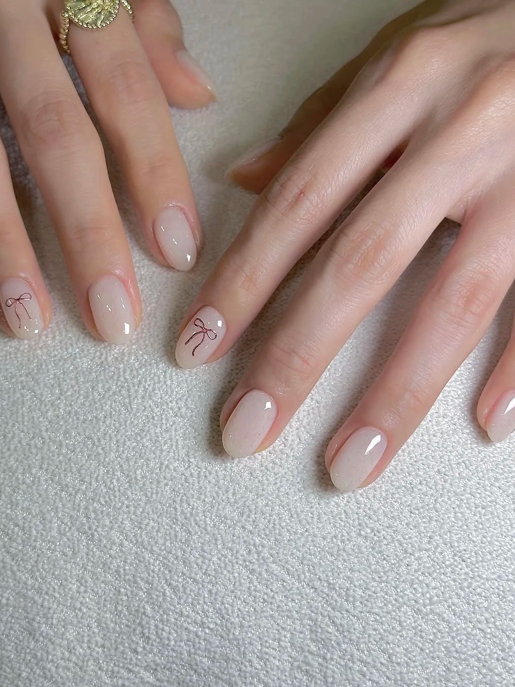 Cute Bow Minimalist Manicure for adorable girls