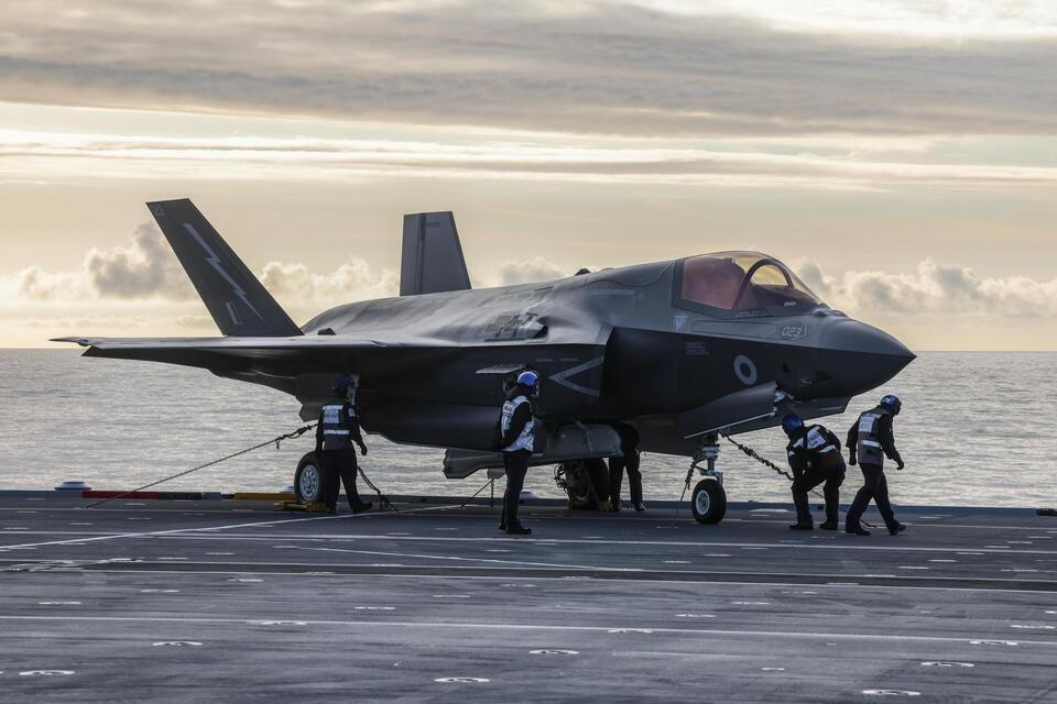 £11bn Jets: All That Hype, Half the Flight?