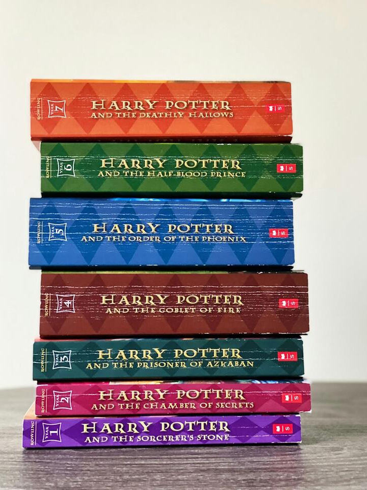 HP Fans Still Divided Over JKR Drama 🧙‍♂️