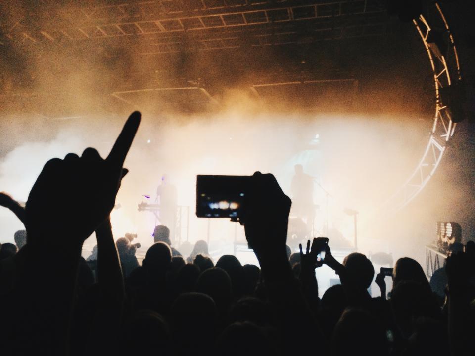 Front Row FOMO: Who REALLY Deserves the Rail? 🎤