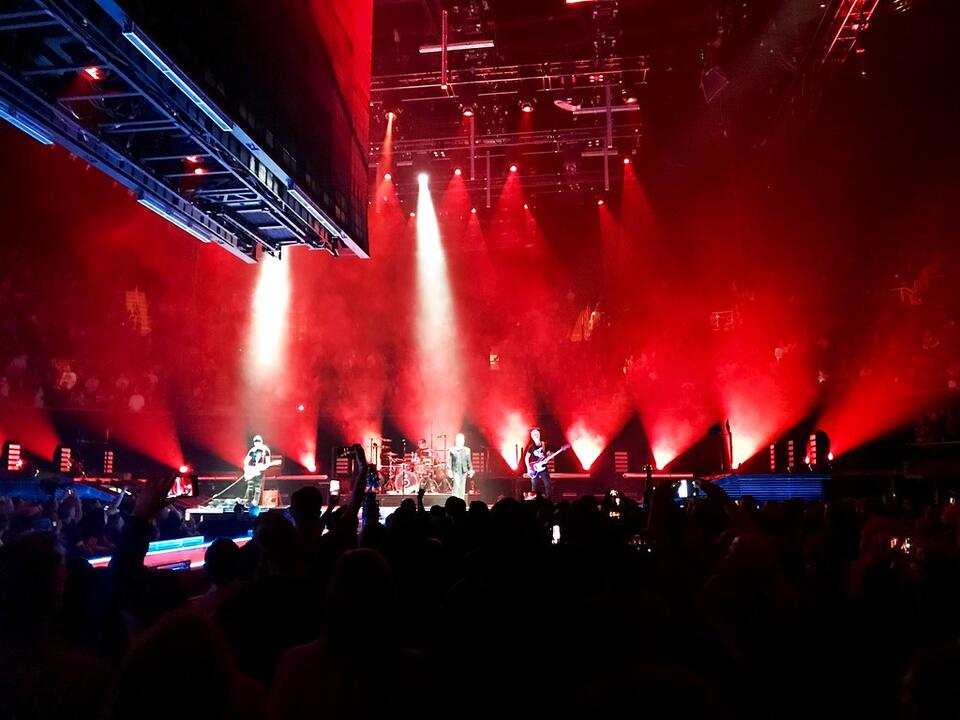 Front Row FOMO: Who REALLY Deserves the Rail? 🎤