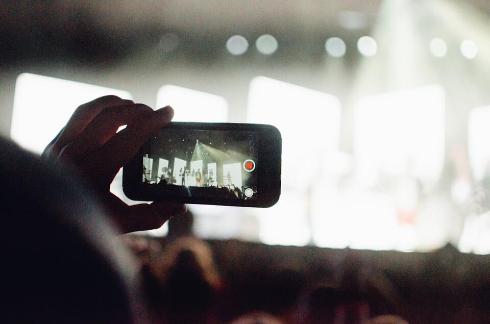 Front Row FOMO: Who REALLY Deserves the Rail? 🎤