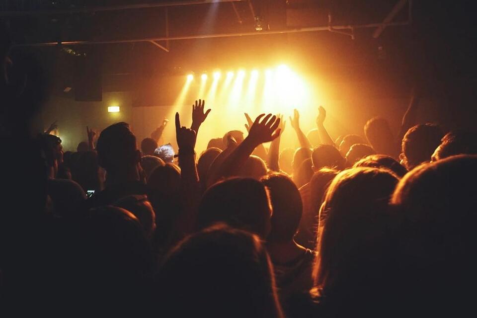Front Row FOMO: Who REALLY Deserves the Rail? 🎤