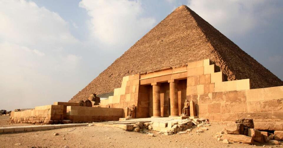 Pyramid Builders Were Paid Pros, Not Slaves!