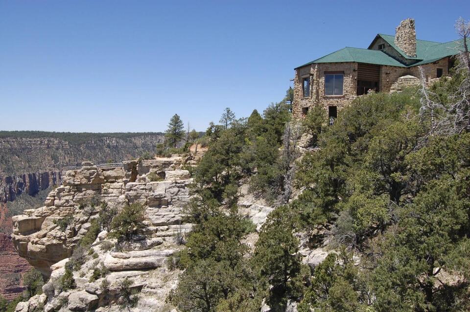 Grand Canyon Lodge Lost in Wildfire Drama