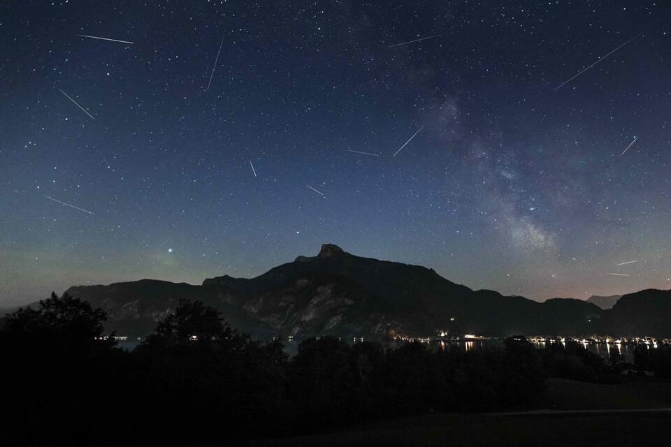 Meteor Shower Alert: 100 Shooting Stars?!