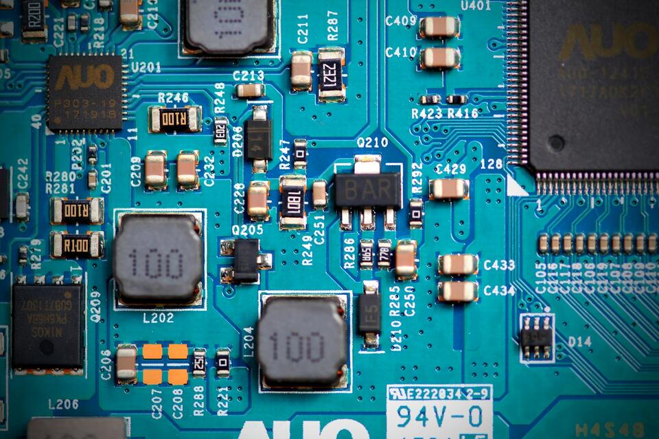Could Quantum Materials Kill Silicon Chips?