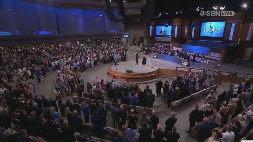 Thousands Flock to Honor Jimmy Swaggart