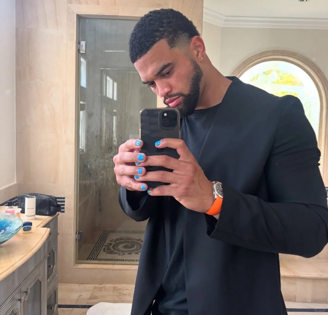 Caleb Williams paints his nails. Why are people so worked up?