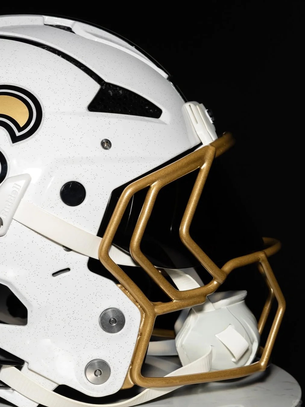 This might be one of the cleanest helmet drops in recent memory