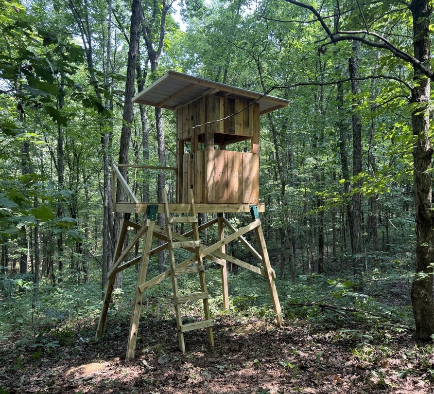 building my first deer blind from scrap wood