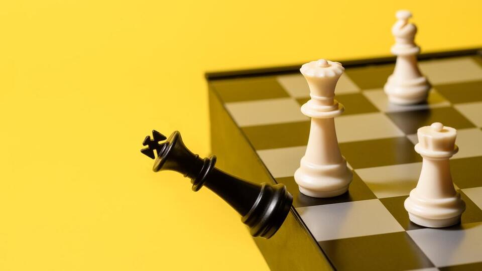 AI Chickens Out Against Retro Chess Bot