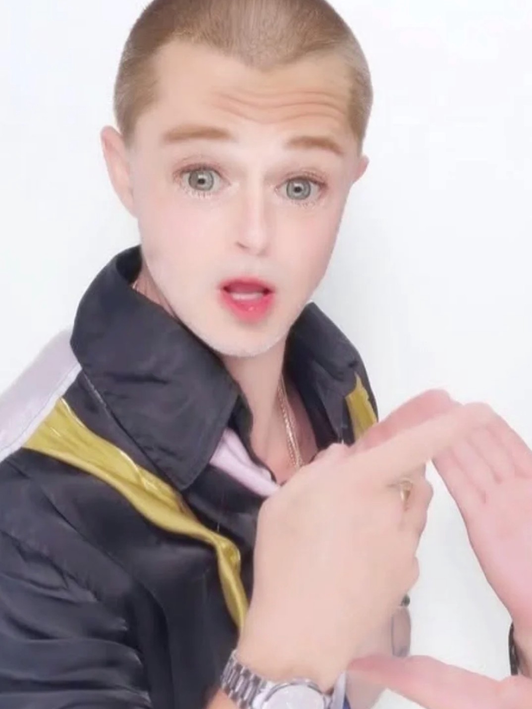 WTF is that is that Brad Pitt ??