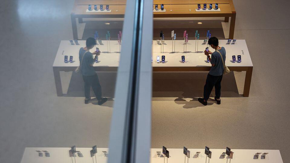 Is Apple’s CEO Still the Right Fit?