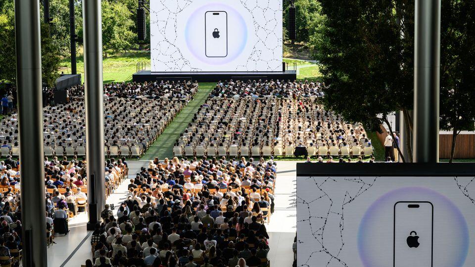 Is Apple’s CEO Still the Right Fit?