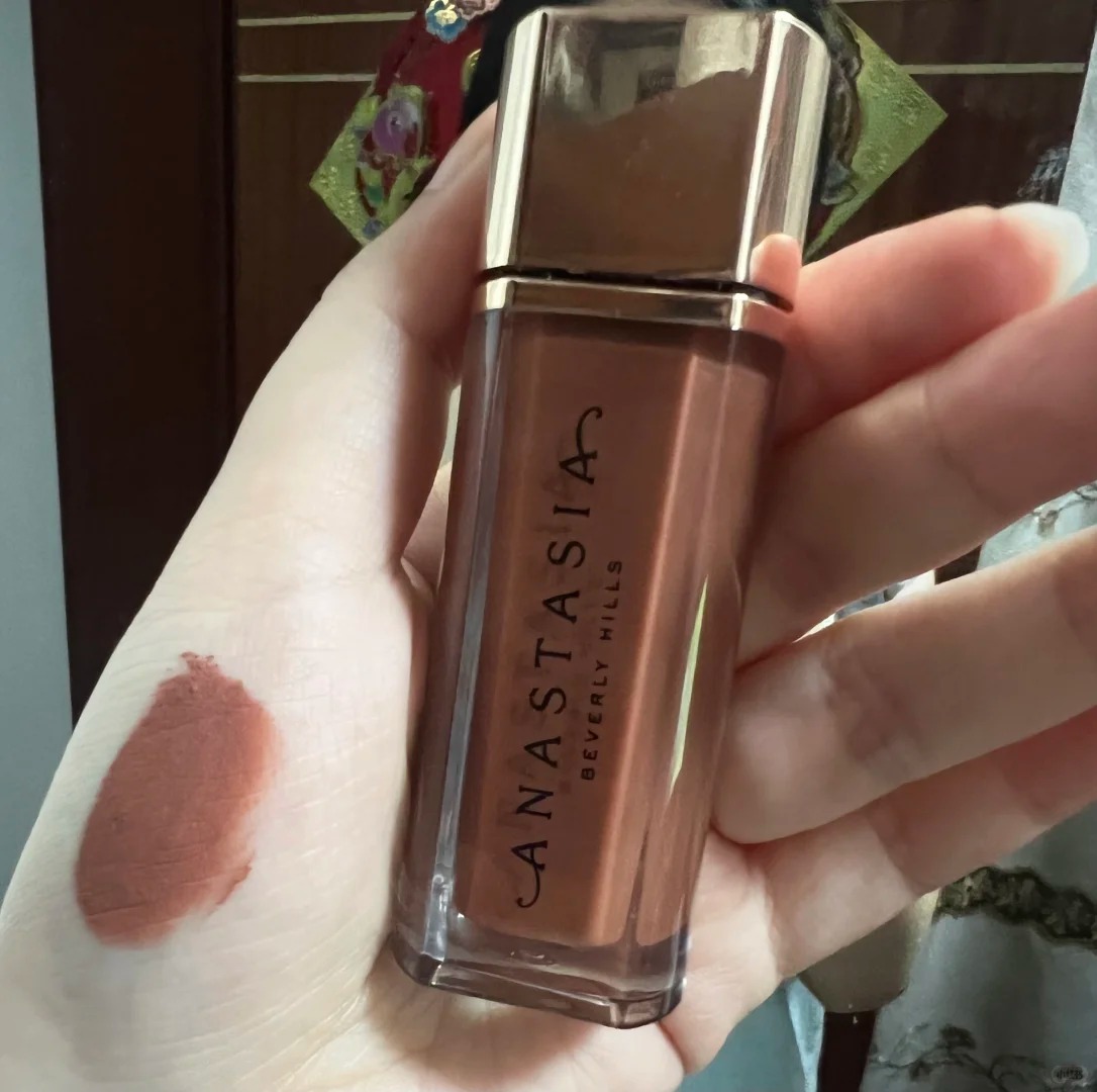 💄 It Wasn’t the Color. It Was the Texture.