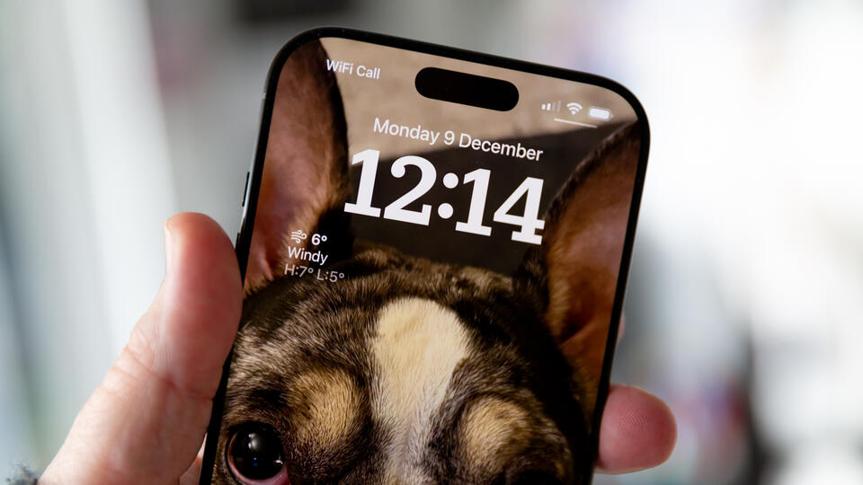 Aluminum on iPhone Pro: Upgrade or Downgrade?