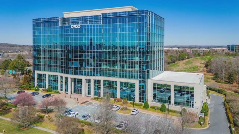 Why Big Companies Are Ditching Office Space