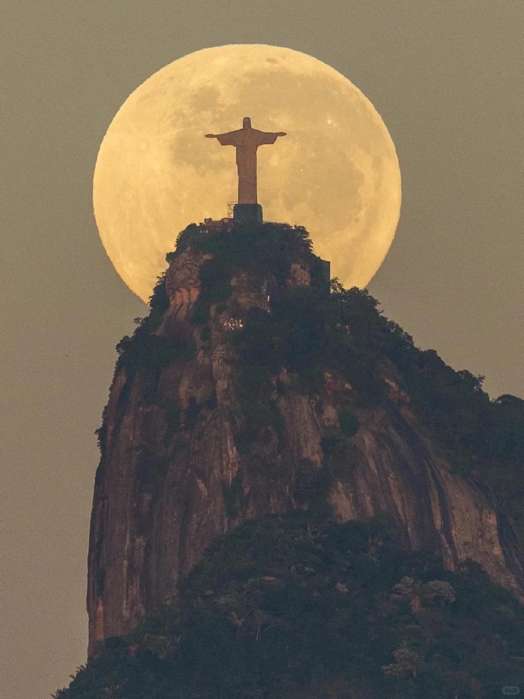 God and the Moon🌕