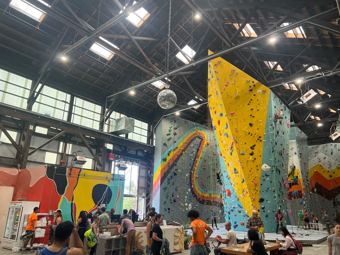🧗‍♀️Checked out the biggest climbing gym in the US 🇺🇸