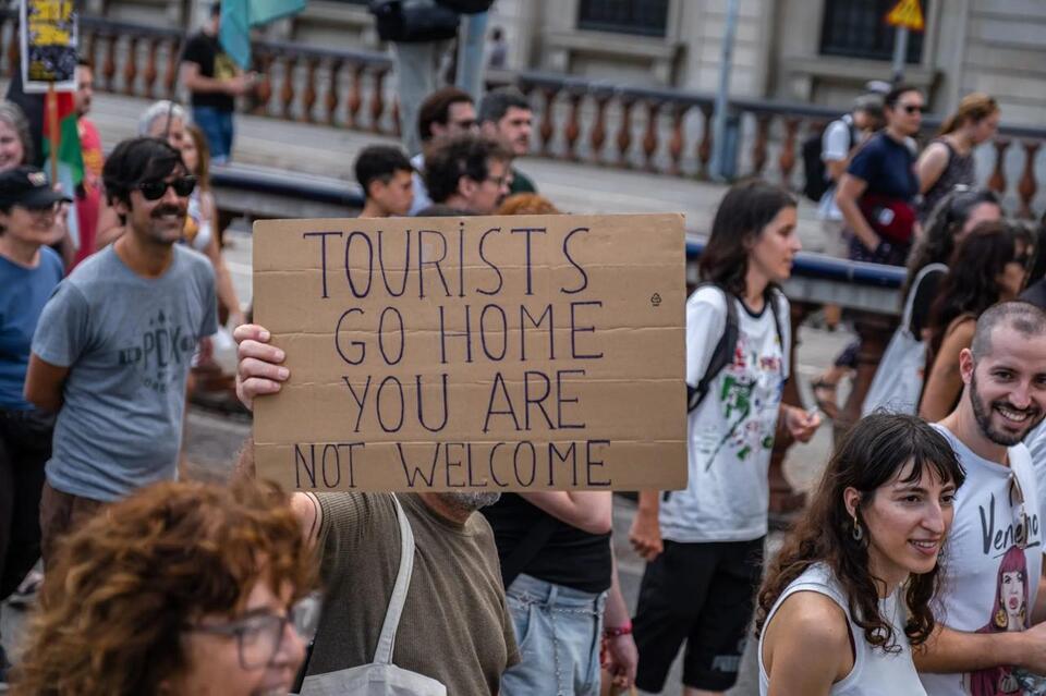 Locals vs. Tourists: Beach Showdown!