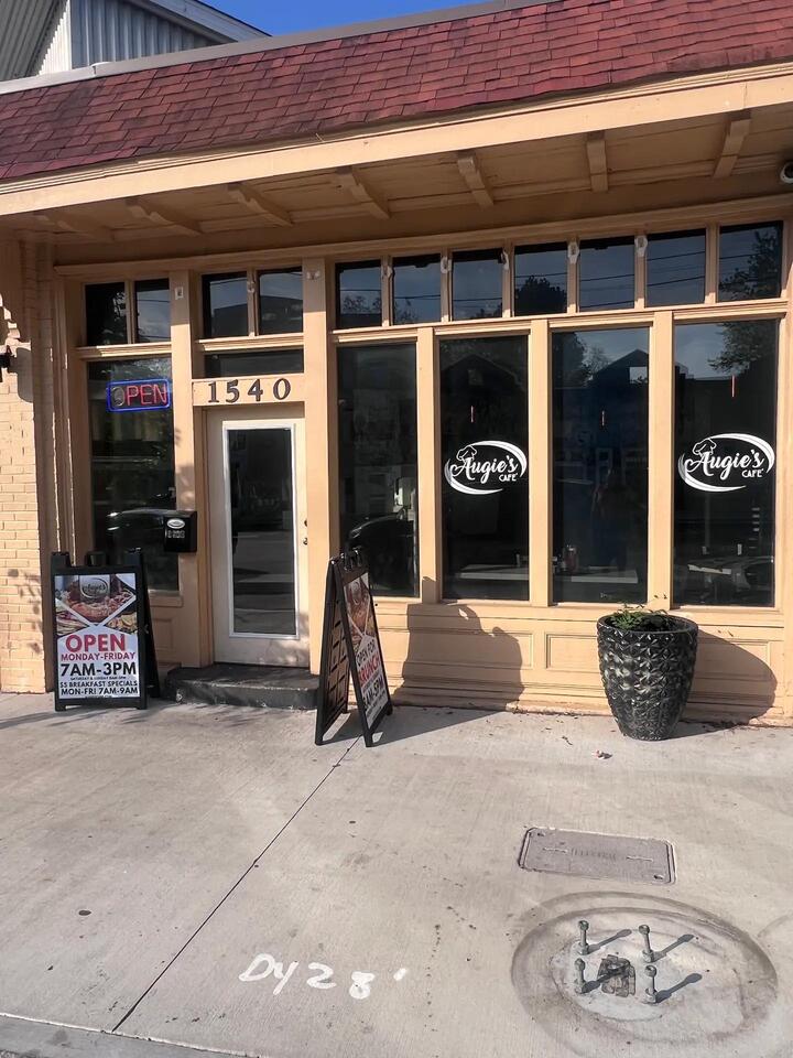 Soul Food & Star Power at Augie’s Cafe