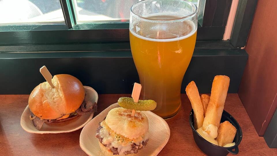 Gastropub Vibes & Waffle Lunches?!