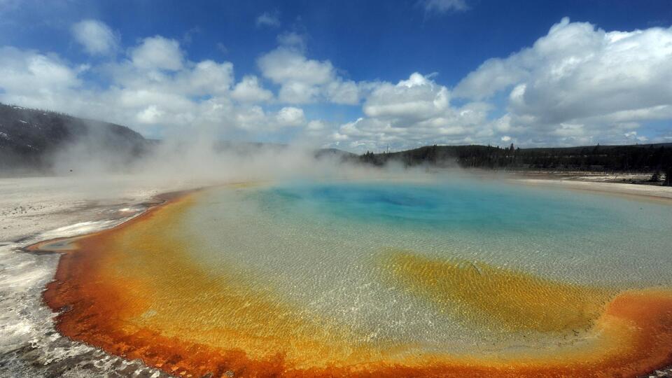 Yellowstone’s Secret Blue Pool Just Showed Up