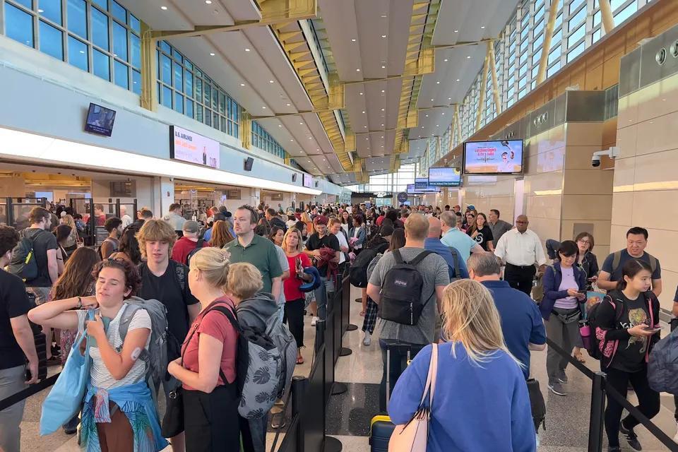 7,000+ Flights Delayed—Travel Chaos!