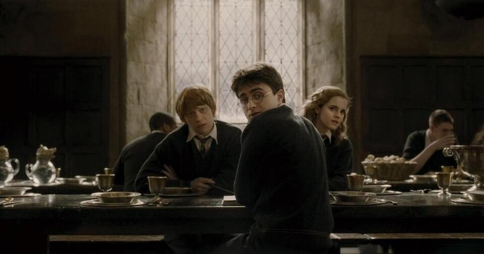 Hogwarts IRL? Set School for Child Stars! 🏫