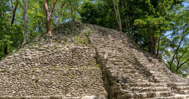 Archaeologist Couple Finds Mayan King’s Tomb