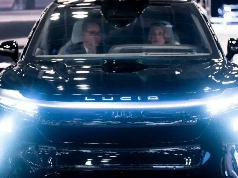 Uber’s New Robotaxis: Not Teslas?!