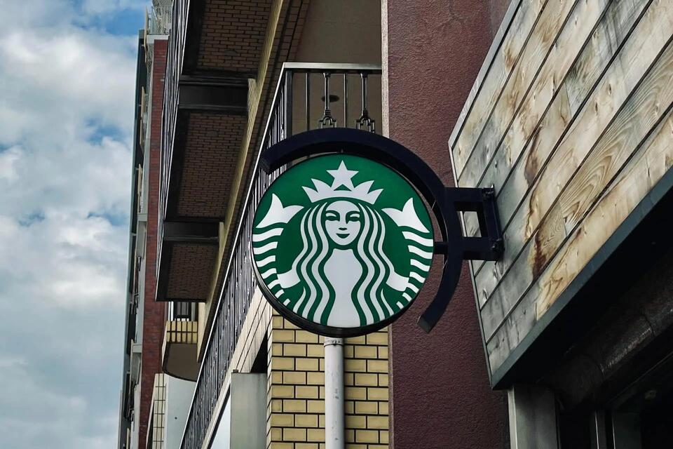 Starbucks Goes Local & Green in the DR