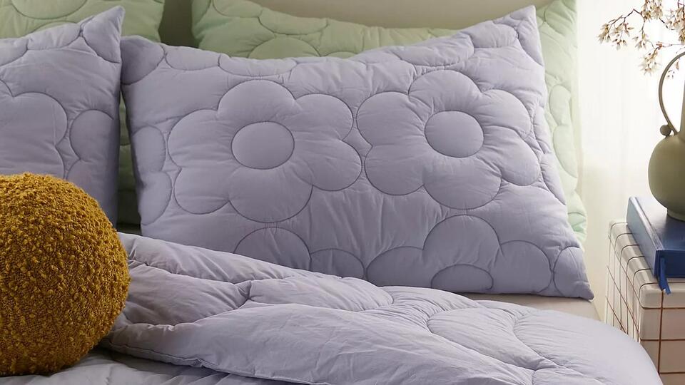Aldi’s $15 Comforter Is UO’s Sold-Out Twin