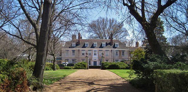 Why Chicago’s Lakefront Homes Are Hot